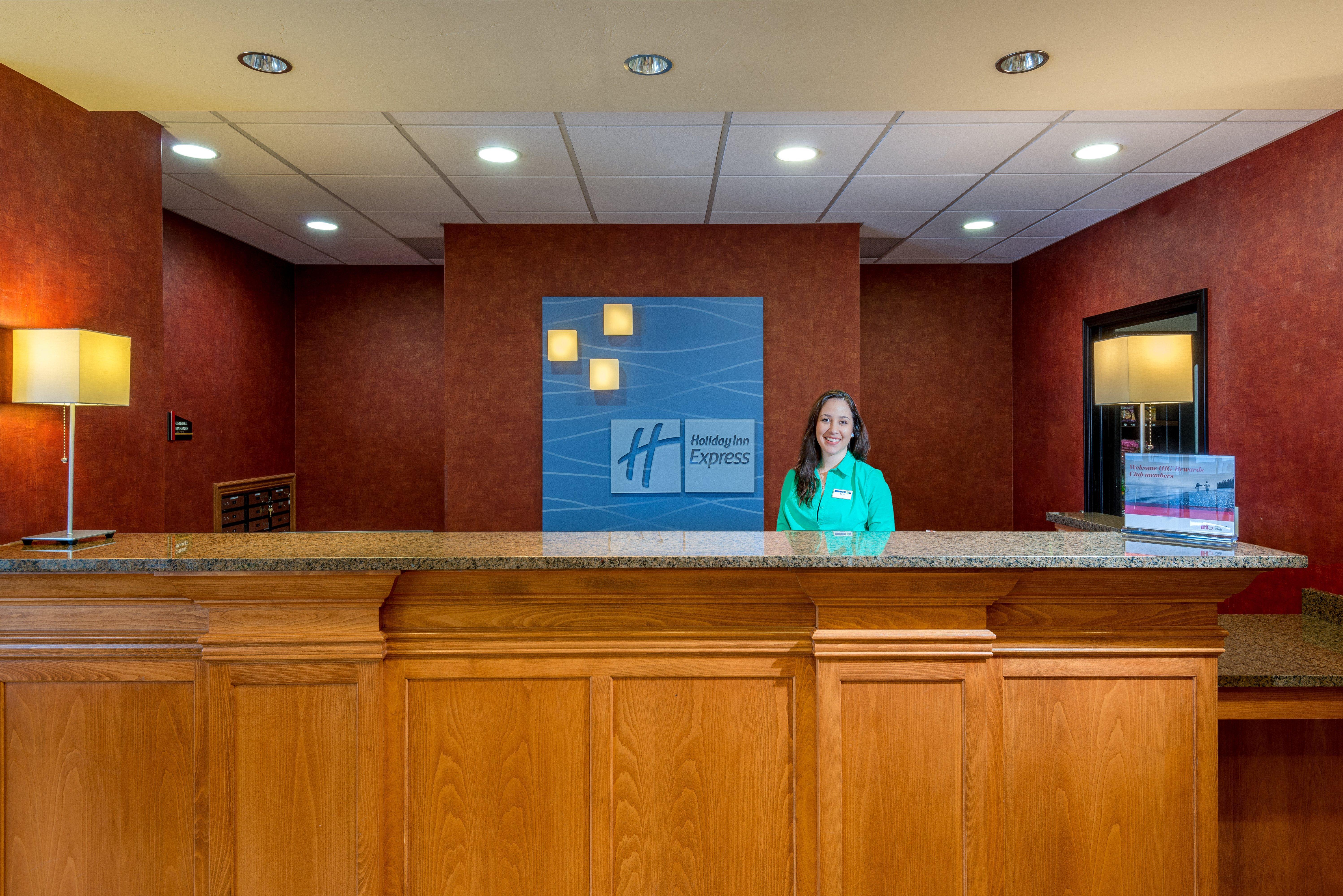 Holiday Inn Express Hotel Vernal By Ihg Exterior photo