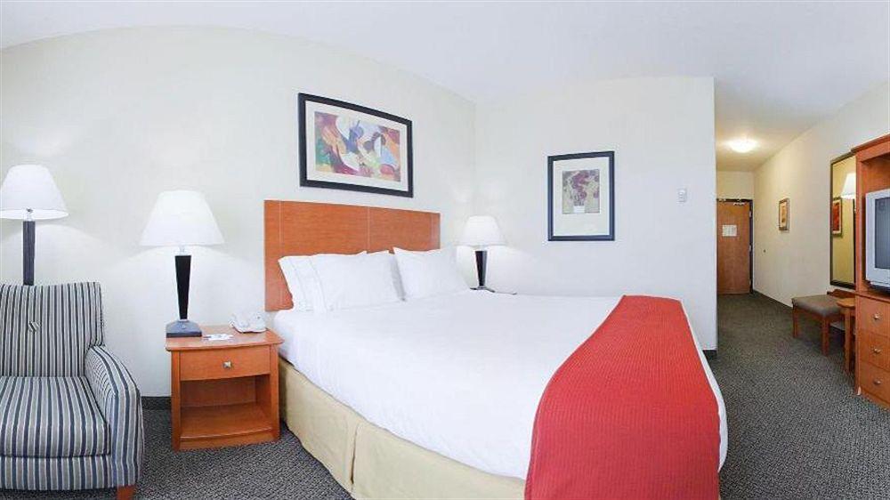 Holiday Inn Express Hotel Vernal By Ihg Exterior photo