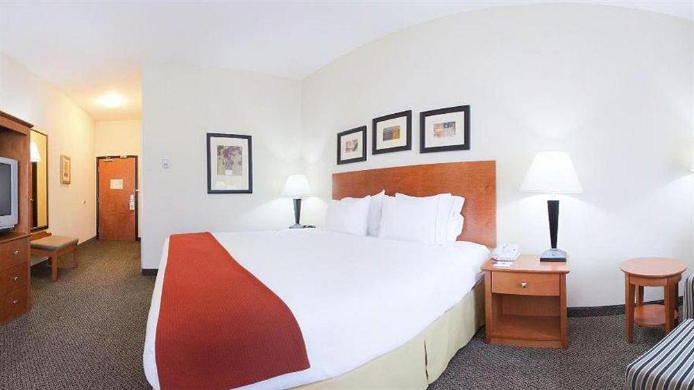 Holiday Inn Express Hotel Vernal By Ihg Exterior photo